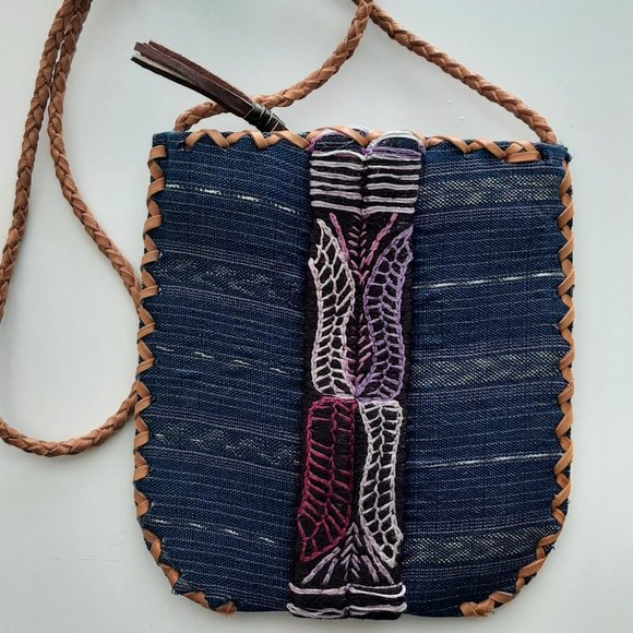 Altiplano Corte Shoulder Pouch with Leather Braid - Picture 3 of 7